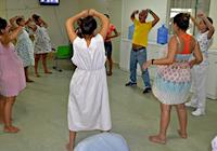 Recém-nascidos recebem massagem em maternidade de Cruzeiro do Sul