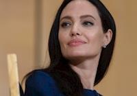 Angelina Jolie conta que teve paralisia facial e que tratou com acupuntura